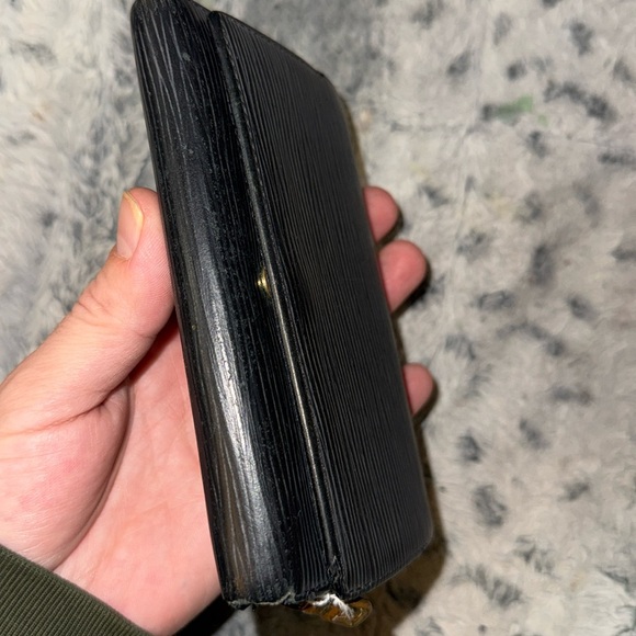 Men’s Or Women’s Louis Vuitton Black Epi compact Wallet! Vintage piece and clean - Picture 12 of 12